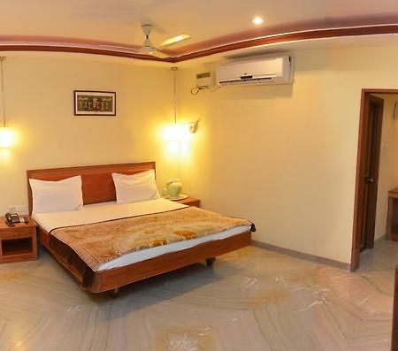 Hotel Raya'S Annexe-1 Кумбаконам Экстерьер фото
